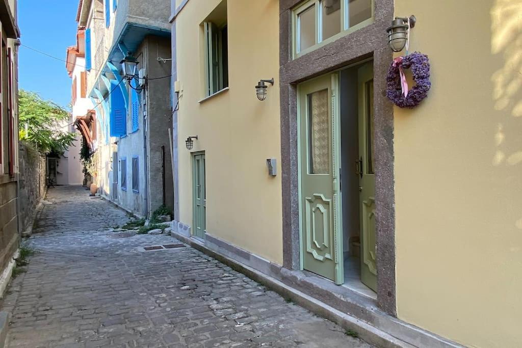 σε ανακαινισμένο αρχοντικό 19ου αιώνα, κέντρο μύρινας * Myrina